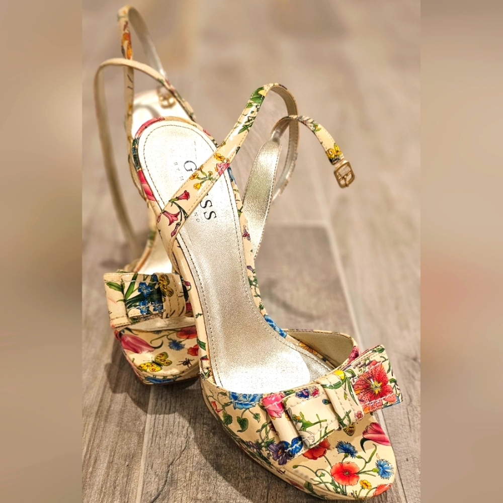 GUESS FLORAL HEELS SIZE 8
